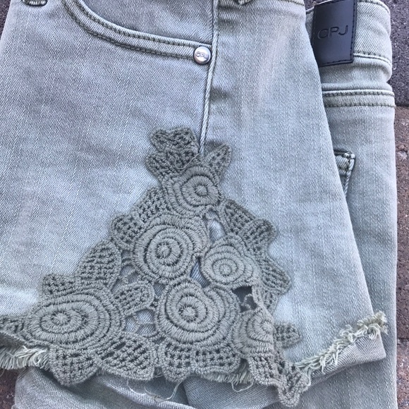 Shorts - Picture 6 of 8